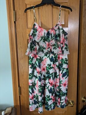 Vince Camuto Floral Flowy Dress – Size 8 🌺